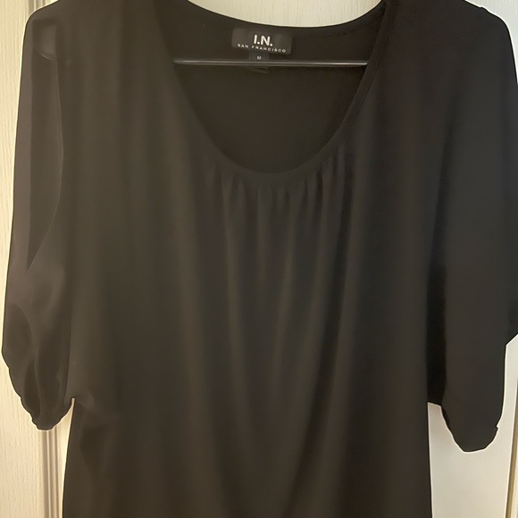 Juniors Banded Cold Shoulder Top Size M - Picture 1 of 1